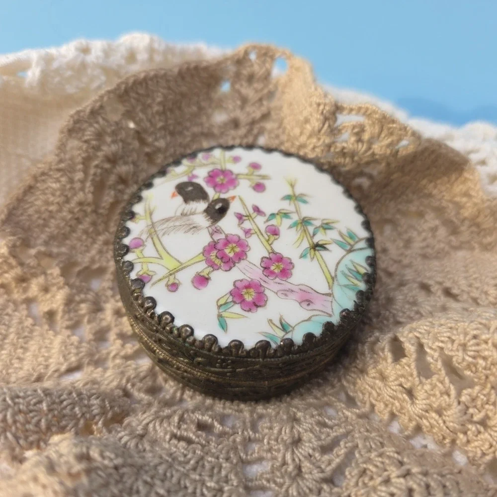 Vintage Enamel Trinket Pill Box Round Birds Asian Handpainted 2
